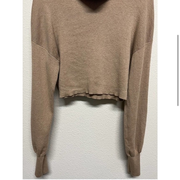 Aritzia Rebecca Crop Sweater - Picture 9 of 11